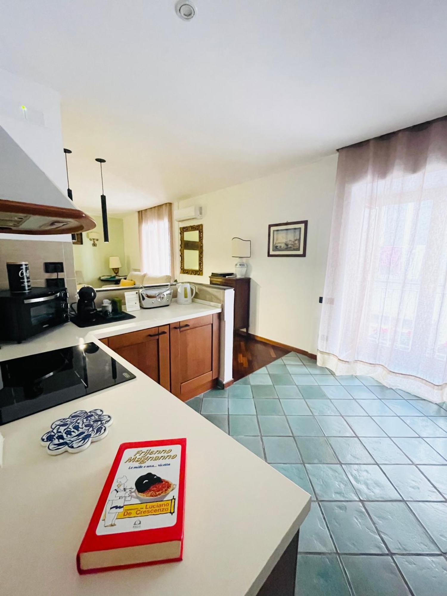 Re Gallo Luxury Apartment Plebiscito In Via Chiaia Napoli Dış mekan fotoğraf