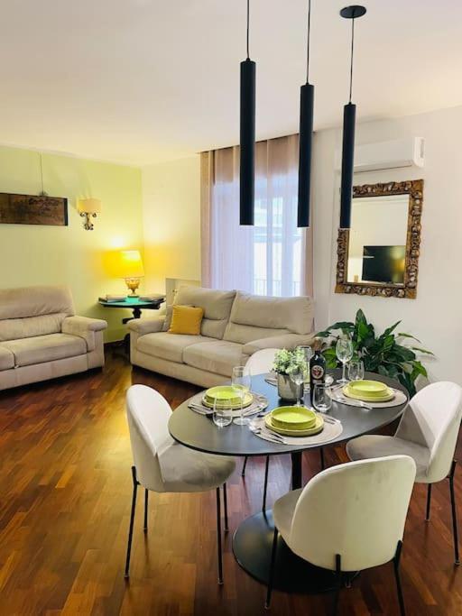 Re Gallo Luxury Apartment Plebiscito In Via Chiaia Napoli Dış mekan fotoğraf