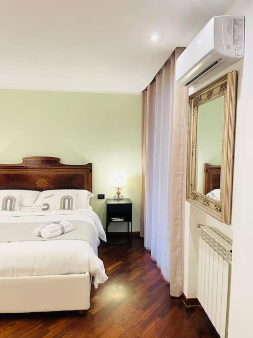 Re Gallo Luxury Apartment Plebiscito In Via Chiaia Napoli Dış mekan fotoğraf