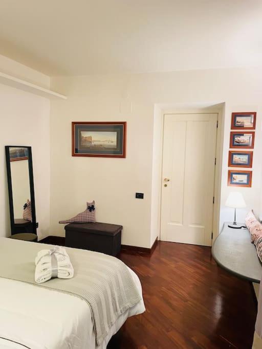 Re Gallo Luxury Apartment Plebiscito In Via Chiaia Napoli Dış mekan fotoğraf