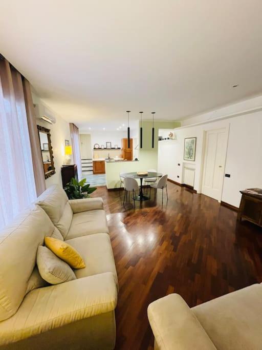 Re Gallo Luxury Apartment Plebiscito In Via Chiaia Napoli Dış mekan fotoğraf