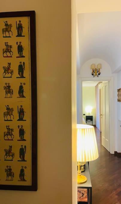 Re Gallo Luxury Apartment Plebiscito In Via Chiaia Napoli Dış mekan fotoğraf
