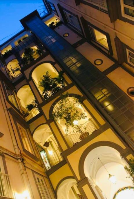 Re Gallo Luxury Apartment Plebiscito In Via Chiaia Napoli Dış mekan fotoğraf