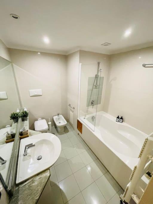 Re Gallo Luxury Apartment Plebiscito In Via Chiaia Napoli Dış mekan fotoğraf