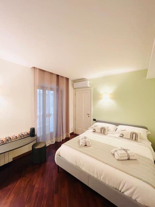 Re Gallo Luxury Apartment Plebiscito In Via Chiaia Napoli Dış mekan fotoğraf