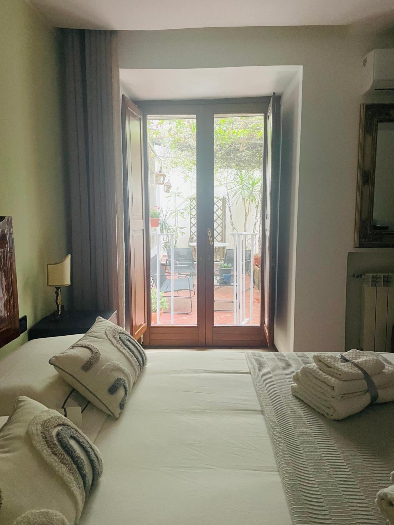 Re Gallo Luxury Apartment Plebiscito In Via Chiaia Napoli Dış mekan fotoğraf